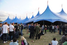 수다뜰떡방 | Arctic Monkeys at Sheffield's Don Valley Bowl