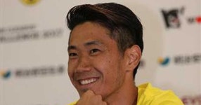 고형진헤어 | 香川、20年までドルト!契約延長を発表「素晴らしいオファーもらった」(1/3ページ) - サンスポ 香川、20年までドルト!契約延長を発表...