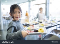 대일구내매점 | 학교 구내 매점에서 쟁반을 들고 다니는 스톡 사진 1896188797 | Shutterstock