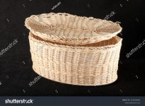 검은색 바구니에 뚜껑이 달린 메리야스 스톡 사진 2228506683 | Shutterstock