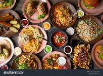 뉴온천스낵식당 | 식당의 나무 테이블에 있는 스낵, 정크 스톡 사진 2238254759 | Shutterstock