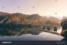 포르투갈 테라스 드 부로의 리오칼도에서 형형색색의 스톡 사진 2548826259 | Shutterstock