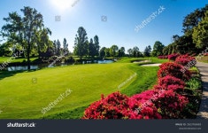 환한 햇살 아래 그림 같은 골프장 스톡 사진 2623765683 | Shutterstock