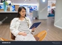 15개의 A baby using a cup in asia 로열티 프리 이미지 및 스톡 사진 | Shutterstock