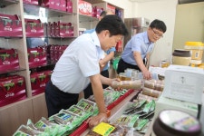 성주(창원)휴게소자동판매기 | (글보기)고속도로휴게소 상하행선 로컬푸드점 방문 성주군 새소식 보기 > 군정홍보 > 성주소개 > 성주군청 성주군청