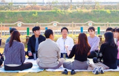 힘찬기획 | (글보기)MZ세대와 함께하는 혁신공감 토크 성주군청 > 성주소개 > 군정홍보 > 성주군 새소식 보기 다함께! 힘찬 새성주, 기획예산실