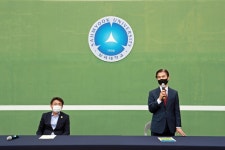 학생 테니스장 ‘새 단장’…지역주민에 개방 – 경영대학원