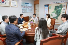 (주)아이비푸드 미원스페셜티케미칼점 | 완주군 이미지갤러리 > 주민행정 > 사회복지 > 미원스페셜케미칼 이산모자원후원금 전달식(읽기)