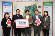 제이앤씨예뻐지는날 | 완주군 이미지갤러리 > 주민행정 > 사회복지 > ㈜제이앤씨테크 취약계층 물품 전달식(읽기)