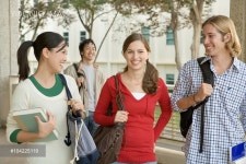 Multinational student on campus - 당신의 크리에이티브 파트너, 이미지사이트 윤익이미지 YOONIQ Images RM #104225119
