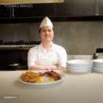 Portrait of Chef at Diner - 당신의 크리에이티브 파트너, 이미지사이트 윤익이미지 YOONIQ Images RF #206906776