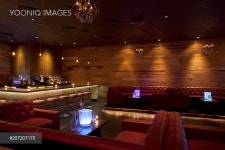 Tables and booths in empty nightclubTables and booths in empty nightclub - 당신의 크리에이티브 파트너, 이미지사이트...