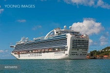 Cruise ship in Castries harbour, Charlotte, Castries, Saint Lucia - 당신의 크리에이티브 파트너, 이미지사이트 윤익이미지...