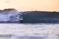 Indonesia, Sumbawa island, Surfer - 당신의 크리에이티브 파트너, 이미지사이트 윤익이미지 YOONIQ Images RF #218415358
