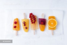 Fruits and different homemade ice lollies made of fruit juice and pulp - 당신의 크리에이티브 파트너, 이미지사이트...