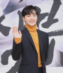 당장 나타나면 누군지 분간 안 될 두 배우 - DVDPrime