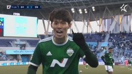 K리그 축구선수가 카메라에 외친 입 모양, 온라인 뜨겁게 달구고 있다 | 위키트리 K리그 축구선수가 카메라에...