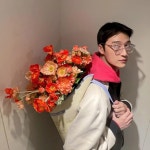 제니와 얼굴 맞대고