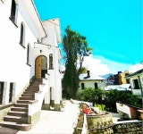 틴카 - 스카이스캐너 호텔