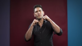 L.A. Times Comic-Con photo studio | actor, funny face 그리고 jo...