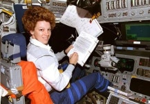 아일린 콜린스 - 나무위키 아일린 콜린스