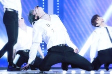 Loranthaceac 로렌 on | Windbreaker, Rain jacket, Chef jackets