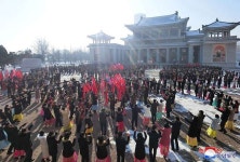 경애하는 아버지 김정은원수님을 조선민주주의인민공화국무력 최고사령관으로 높이 모신 11돐경축 청년학생들의 무도...