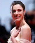 Pin by ㅤ ꫂ𓂅 𝒟𝑟𝑜𝑚𝑒 on 𝗆𝖺𝗋𝗀𝖺𝗋𝖾𝗍 in 2025 | Margaret qualley, Ac...