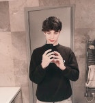 Louis Partridge selfie | 남자