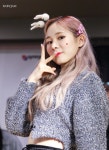 Pin de 모띠 기 em 미아 | Queens, Bailarina