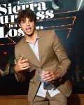 Noah Centineo에 있는 Choi Ji님의 핀 | 영화, 배우