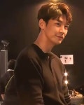 ㅠㅠㅠ 배우님이 런웨이를 걸으면 카리스마 아우라 넘치고 빛이 나네요~👏👏👏역시 배우님!!! 고생많으셨습니다....