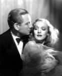 LA DIETRICH con Melvin Douglas en otra fotografía promociona...