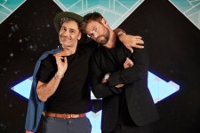 Pin by 꽁 on 햄식 | Chris hemsworth, Hemsworth