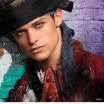 Thomas Doherty as Harry Hook | 영화, 드라마
