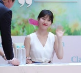 Bae Suzy for Clalen Fan sign event 2017 | 배우, 수지