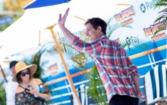 Pin by y h on 앤디샘버그 | Andy samberg, Fangirl, Favorite celebr...