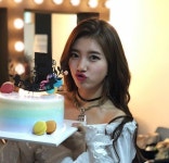 Asia beauty에 있는 YeonE kim님의 핀 | 가수, 배우