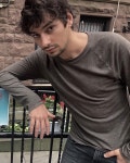 Pin by ✎₰크래커• on Devon Bostick | Devon bostick, Devon, Celeb...