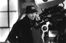 본 시리즈 촬영 감독 올리버 우드 별세 | 영화 정보 본 시리즈 촬영 감독 올리버 우드 별세 | 영화 정보 ...