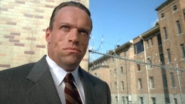 드라마 엑스파일에서 아놀드 슈워제네거 닮은 배우를 찾아봄 | 유머 게시판 드라마 엑스파일에서 아놀드 슈워제네...