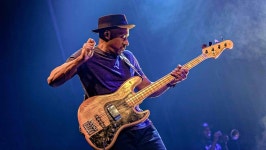 현시대 재즈 베이스를 대표하는 거장