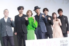 더쿠 - 영화 「봄에 지다」 첫날 무대 인사 - 사토 코이치, 요코하마... 칸나, 야마구치 토모코, 아이카...