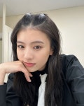 더쿠 - 최근 일본에서 외모로 떠오른다는 배우 데구치 나츠키.gif