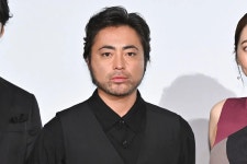 더쿠 - 영화 「노래하는 6명의 여자」 공개 기념 무대 인사 - 다케노우치 유타카, 야마다 타카유키, 아오이...