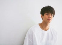 日 훈남 배우 타케우치 료마, 동거 중이던 여자친구 맨몸으로 내쫓아 | 한국경제 日 훈남 배우 타케우치 료마...