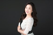 세계 오페라극장 휩쓴 테너 마이클 스파이어스, 처음 한국 온다 | 한국경제 세계 오페라극장 휩쓴 테너 마이클...