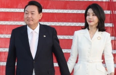 윤석열 전 대통령·김건희 전 영부인…포털 표기 바꿨다 | 한국경제 윤석열