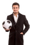 잘 생긴 젊은 축구 코치의 스튜디오 사진