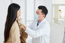 성형 외과 의사는 여성 환자에 대한 안면 검토를 수행합니다. 사진 무료 다운로드 - Lovepik 성형 외과...